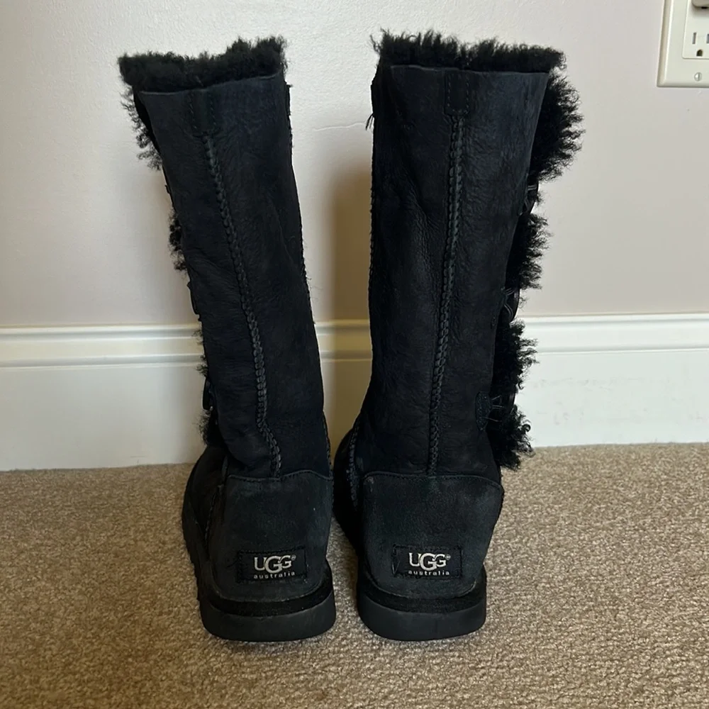 UGG Australia, black triple button Bailey boots - Picture 3 of 5